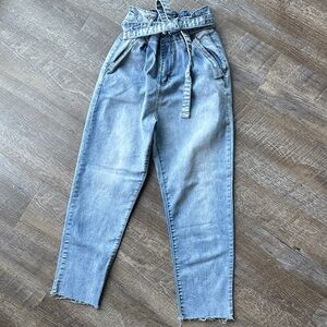 Stylish High Rise Belted Jeans in Light Blue